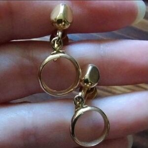 EARRINGS gold tone screwback Vtg alice